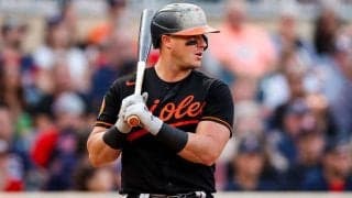 【MLB】あわや大惨事…手と手の間で“命懸けバント”　打者は吹っ飛ぶ「犠牲になるところだった」