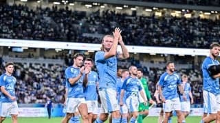 「ちいかわに寄りかかってるの最高だな」来日中のマンCが公開した「ザ・日本ショット」にまさかの指摘！ 人気キャラクターとの意外な“競演”果たす