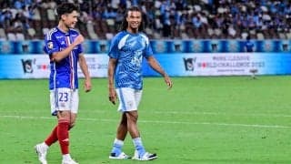 「体がやべぇ」「惚れるわ」マンC選手のプールでの「驚きの筋肉質ボディ」が「無言で保存した」と大反響！「ポセイドンだったのか」と宮市亮と旧交選手の上半身に視線集中