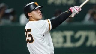 被弾右腕も顔ゆがめる「弾道バグり男」　聖地悲鳴の強烈な一撃は「これはJAPAN」