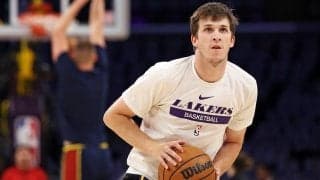 レイカーズと再契約したオースティン・リーブス…他チームがオファーしなかったワケ