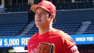 【MLB】大谷翔平が試合前に“大慌て”　苦笑いダッシュ→クルリ「何をしても素敵」