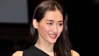 「綾瀬はるか…羨ましすぎます」播戸竜二氏と坪井慶介氏が女優・綾瀬はるかとの「豪華ショット」公開！「なんだろう…全く違和感がありません」と衣装にも注目の声