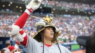 大谷翔平、初回に39号弾も痙攣で途中交代　地元メディアは「一日の終わりはいつもと違う雰囲気だった」とチーム状況をレポート