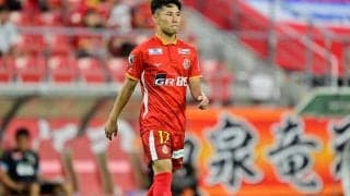 「スタバでポケカやってんの可愛いｗ」森下龍矢など名古屋の選手らが”ポケカ”を開封する様子が話題に！「メンツ面白い笑笑」「こんなん、二度見する」などファンも反応