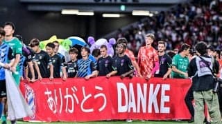 「何やらせてんだよｗ」J1川崎スタッフによるバイエルン選手への「連続無茶ぶり写真」が話題に！ 川崎の縁起物にあやかる姿に「この文化大切にしてもらいたいなあ...」の声