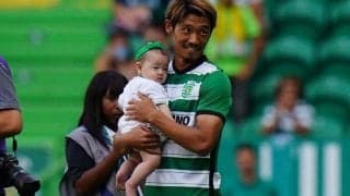 守田英正が家族写真を投稿も、ファンは真っ黒に日焼けした守田に驚き隠せず「焼けすぎじゃない？」「なんて黒いの」