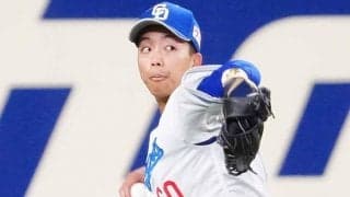飛球追うもグローブ“通過”にファン「大丈夫かしら」　心配になる執念プレーが「すげぇ」