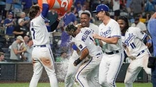 【MLB】“空白の数秒間”から衝撃の結末　まさかの判定に指揮官、猛抗議…ファン「何が起こった？」