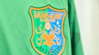 「これは愛されキャラ」J3八戸の新加入ナイジェリア人FWの移籍直後の“コミュニケーション術”が笑いを誘う！ 必死に選手名鑑をめくる姿に「シーズン開幕前のサポーターと一緒」との声