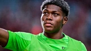 GK西川周作が「これは書いてください」と語った鈴木彩艶の人間性エピソード。「親御さんが素晴らしい。だからこそファン・サポーターから愛されている」