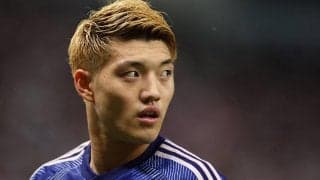 堂安律がクライミングの野中生萌選手にエール！珍しいメガネ姿にファンは大絶賛「めっちゃオシャレ！」「似合ってる！」