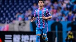 「あらやだ奥様可愛い」J１鳥栖のFW河田篤秀の記録達成セレモニーに登場したプレゼンターをファン絶賛⁉️「可愛すぎて現地で後ろの人とざわついた」との声