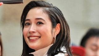 「可愛すぎる」広瀬アリスのJ2磐田戦の来場姿が「綺麗だ」と話題に！ 選手に花束を渡す姿が「プロポーズしてるように見える」とファンも大興奮！