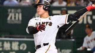 ８月は驚異の「OPS1.862」！ホームラン王独走中の巨人・岡本和真　球界OBは「最終的には外の低いボールで勝負する」と攻略法を語る