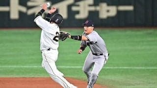 俊敏プレーで“曲芸併殺”完成　体勢崩してるのに…味方も驚く忍者送球が「GG賞だわ」