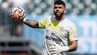 アーセナル移籍は「完了するだろう」、GKラヤの去就にブレントフォード指揮官が言及「彼は現時点ではここにいない」