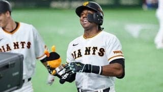 巨人ブリンソンが豪快満塁弾　ベンチへガッツポーズ…大城卓も2者連発で6点先制