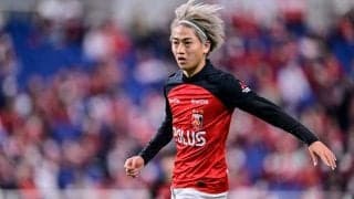 【浦和レッズ・小泉佳穂の苦悩(2)】「批判的に見られる」と話すトップ下のジレンマ。中島翔哉、安部裕葵、安居海渡らライバルに対し、小泉が目指す「トップ下像」は中村憲剛