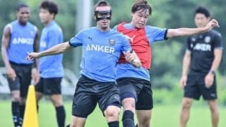 【川崎】骨折していたMFシミッチが完全復帰でヘディングも見せた！「マスクがあってもやらなきゃいけない」と意気込むも、まさかの部分で慎重な姿勢示す…DF車屋は部分合流