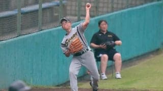 メジャー剛腕を目標に58歳でも現役　女子野球最年長投手がこだわる「豪快フォーム」