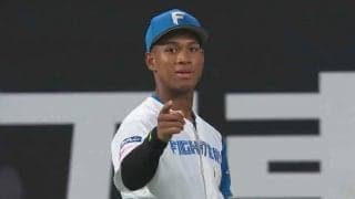 万波の“大遠投”レーザー炸裂　後方からの衝撃送球に場内大歓声…マーベルも大興奮