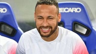 「涙が止まらない」「レジェンドを忘れない」ネイマールがPSGに別れ！ ムバッペやマルキーニョスらと抱擁…愛された男がチームを去る