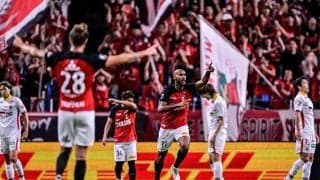 「なんか、カッケー！笑」元NGT48人気メンバーの浦和ユニフォーム姿での「前のめりコーラショット」が大反響！ 埼スタでのまさかの姿に「ガチサポの完全体なんよ」など