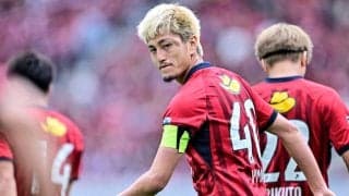 「素敵な写真です」鹿島FW鈴木優磨とMF荒木遼太郎が、移籍するMF中村の両肩に頭を乗せた「仲良し惜別ショット」公開！「もう泣きません」とファンも寂しさ