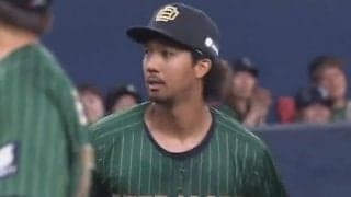 頭上越させぬ超絶美技は「忍者」　実況も驚愕…球場騒然の「メジャー級守備」