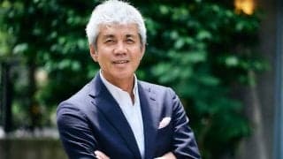 高卒3年目が“監督級”待遇　女性ファン殺到で大混乱「タイヤで足を踏みそうに」