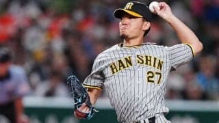 痛打浴びたバウアーも唖然…　横浜に響いた投手の“快音”が「完全に野手」