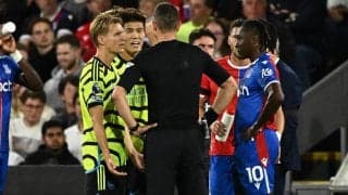 「試合を壊すレベル」「理不尽」「差別を疑われる」冨安健洋への不可解判定が話題に、元イングランド代表FWも疑問「そこには全く何もなかった」