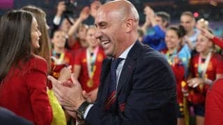 キス問題に股間握り…女子W杯で問題行為のスペイン・ルビアレス会長をリーグも非難、退任求め告訴「前例なき国際的な恥」