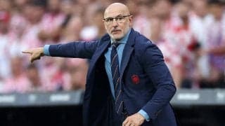 「生ぬるい態度は許されない」男子のスペイン代表監督が、女子選手へキスした会長を痛烈非難「偉業からスポットライトを奪ったことが残念」