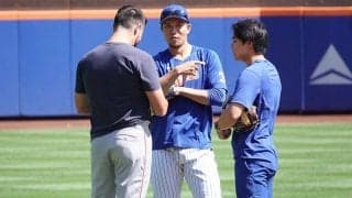【MLB】千賀滉大とエ軍ムーアが談笑　鷹でチームメート…10分以上も話し込み記念撮影も