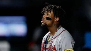 【MLB】「酷い愚行」観客乱入＆突進→若きスター転倒　危機一髪の襲撃に激怒「最悪もありえた」