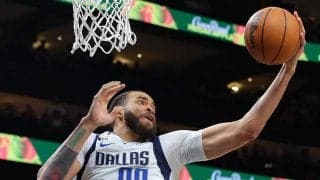 昨夏3年契約で加入したベテランセンターのジャベール・マギーがマーベリックスから放出