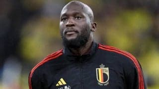 ルカクのローマ入り秒読み！　現地着でファンの熱烈歓迎に応じる姿