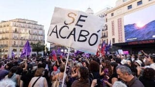 収束しないルビアレス会長のキス問題、辞任求める抗議デモがマドリード市内でも