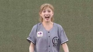 「お父さんと練習」も…3バウンドに絶叫「あー」　ピンク靴下の歌手が「かわいいです」