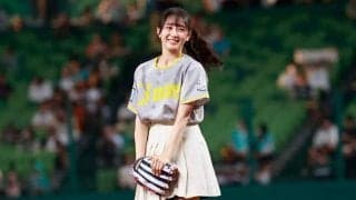 “美しい反り”にどよめき「能見を彷彿」　人気アイドルの豪快投球が「かわいすぎる」