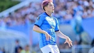 「おじいちゃんみたいな嬉しそうな顔や」群馬・大槻毅監督に自身の子どもを会わせに来た元教え子との3ショットが「めっちゃいい写真」と話題に！「組長、イイ笑顔！」の声