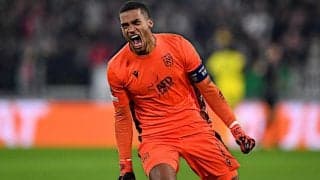 ナント、肋骨骨折で離脱中の守護神ラフォンとの契約を2027年まで延長