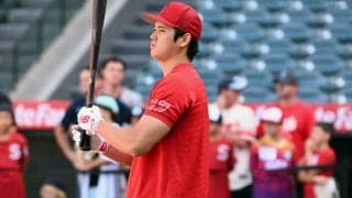 【MLB】大谷翔平がバットを離して走り出す…　アクシデントが生じたフリー打撃での“見送り”