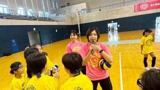 佐藤美弥さん凱旋 「監督が怒ってはいけない大会」でボールをつなぎ笑顔
