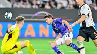 「めっちゃいいシュートなのに」「アレ止めたのはさすが」上田綺世とドイツ守護神の1対1にファン注目！ 好機を逃すも「上田は悪くない」「相手テアだし」と同情の声