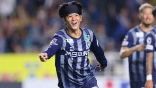 「心から尊敬しています」全治約8カ月の重傷となった福岡FW佐藤凌我が長友佑都に言及、笑顔の2ショットも投稿「また同じピッチに立てるよう頑張ります！」