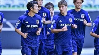 「こんな写真あったんだね」浦和レッズが「ユース時代の敦樹と橋岡」の貴重写真を公開！ 代表戦での2ショットを引用した\"エモい比較\"に「胸熱」とファンも反応