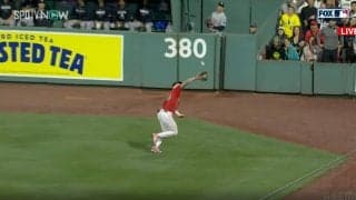 メジャー級プレー炸裂！吉田正尚の同僚バードゥーゴ“抜ければ失点”のピンチを救う超スーパーキャッチにファン歓喜「よく捕った！」「すげええええ」「さすが未来の二刀流」